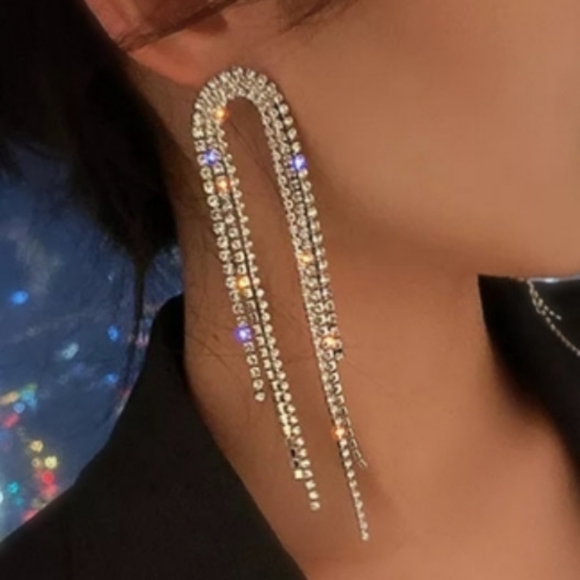 Jewelry - 🎀Lady Luck Tassel Rhinestone Earrings